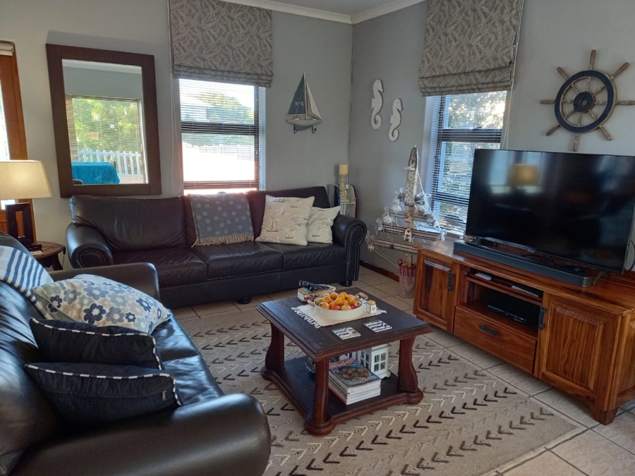 2 Bedroom Property for Sale in Stilbaai Wes Western Cape